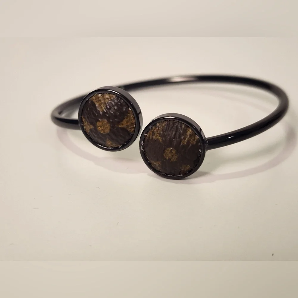 Louis Vuitton Brown Monogram Canvas Black Wrap Cuff Bracelet Clover Flower